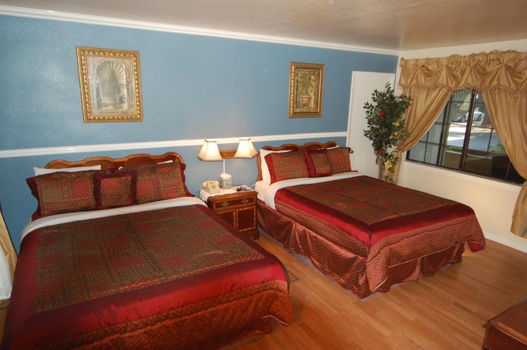 Tahoe Chalet Inn, The Theme Inn Lake Tahoe Airport Стая снимка