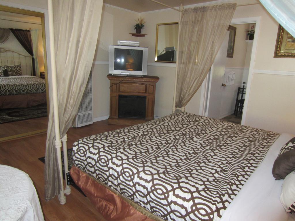 Tahoe Chalet Inn, The Theme Inn Lake Tahoe Airport Стая снимка