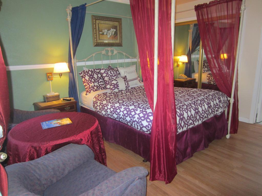 Tahoe Chalet Inn, The Theme Inn Lake Tahoe Airport Стая снимка